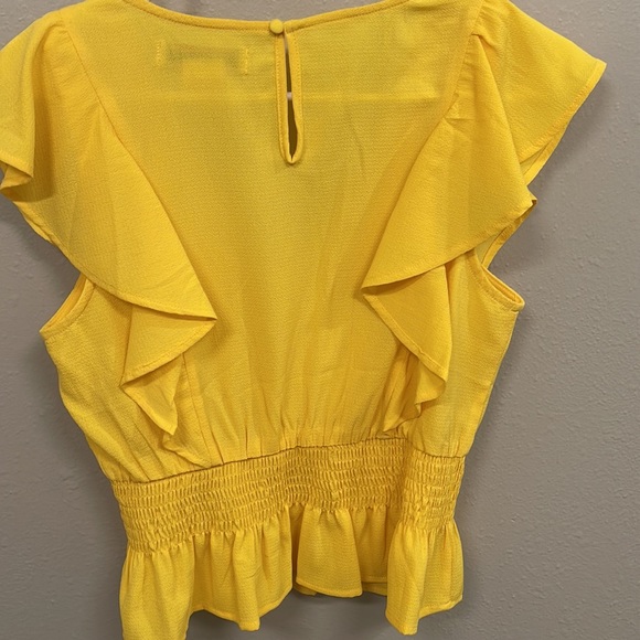 Yellow Top - Picture 3 of 4